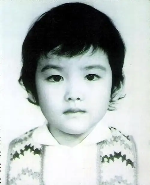 8次被绿3次抓奸在床,周慧敏仍不肯离婚,她根本不傻,傻的是我们