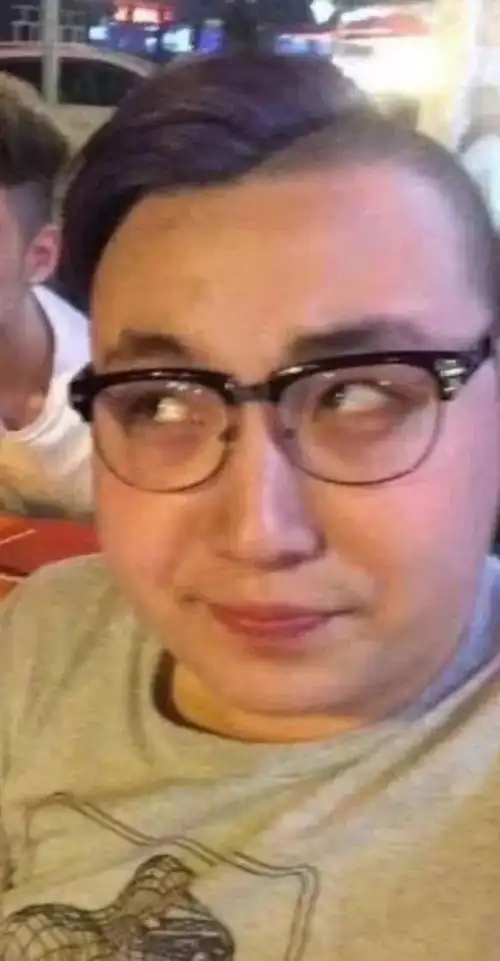 王九龙是郭德纲的亲外甥,因为德云社的伙食太好,以前的他,身高190