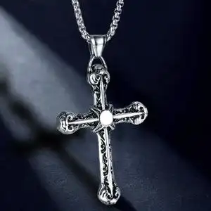 十字架吊坠男学生图片