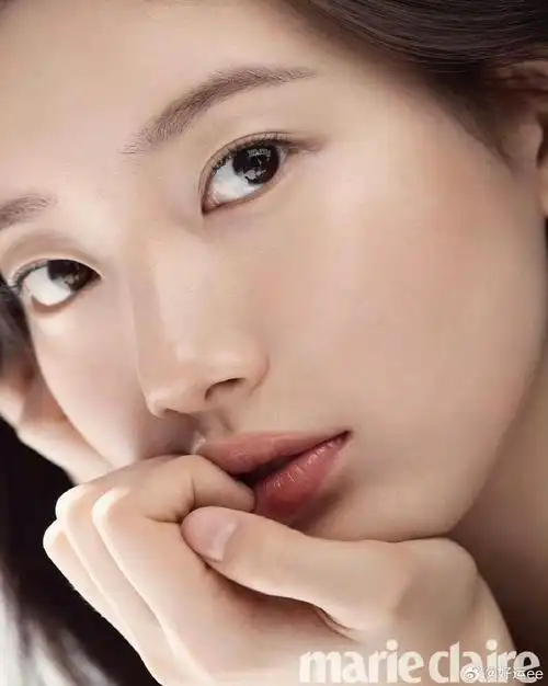 秀智的五官其实单拿出来都可以当模版…我第一眼注意到人中沟好好看