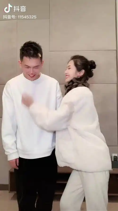 快来康康我的小麋鹿男朋友不就是用来折腾的嘿嘿圣诞节圣诞舞情侣swag