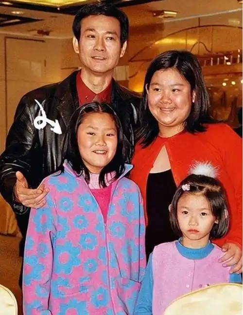 官晶华个人资料(官晶华俩女儿近照颜值出众)