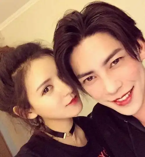王思聪前女友张予曦为男友化妆网友配一脸