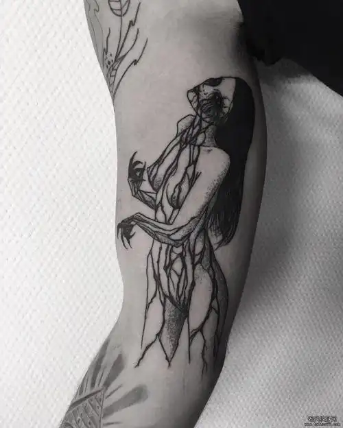 大臂死亡女郎个性的钢笔画线条纹身图案