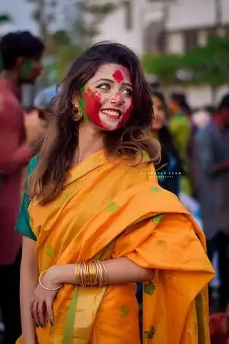 婆罗门贵族女孩与印历春节--洒红节