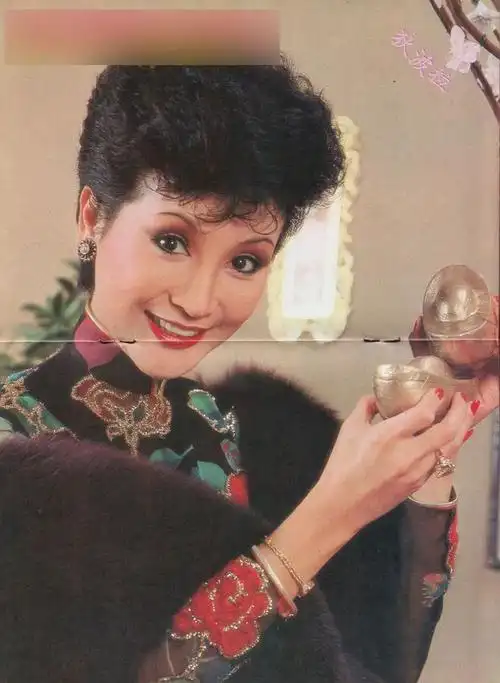 68岁狄波拉:港姐冠军出身,谢霆锋的母亲,如今与老公恩爱幸福