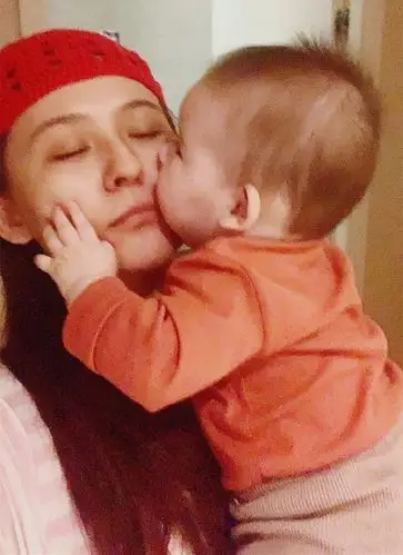 热依扎官宣产女喜讯,低调结婚生子惊艳所有人,老公其实早透露过