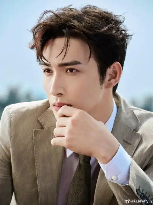 张彬彬海边写真送达,休闲帅哥上线