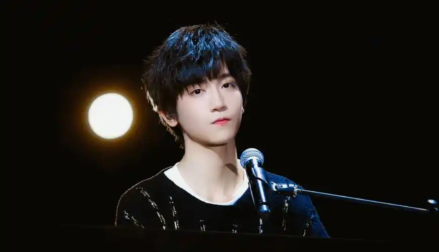 李天泽恋爱引爆热议!