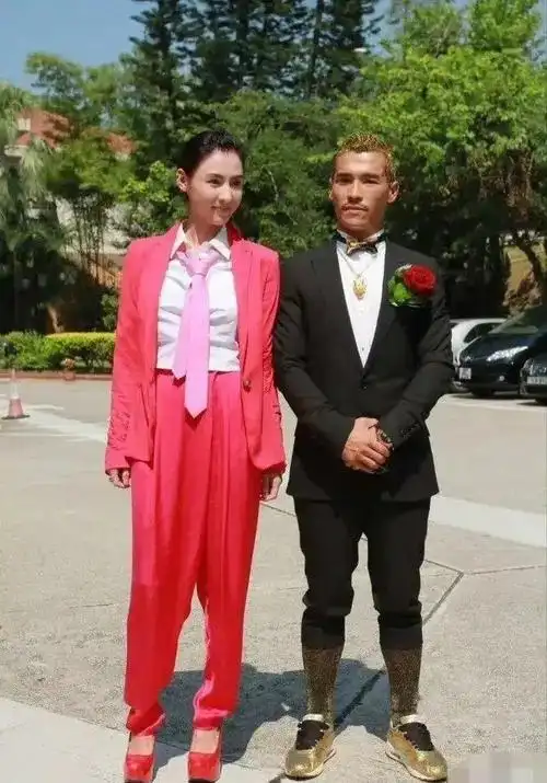 基因能有多偏心这7位明星与兄弟姐妹压根看不出来是一家人