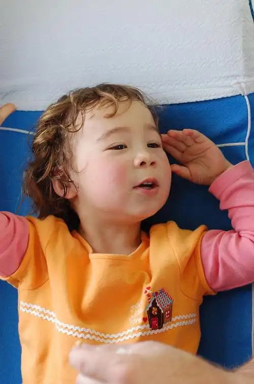 儿童摄影_中美混血小女孩