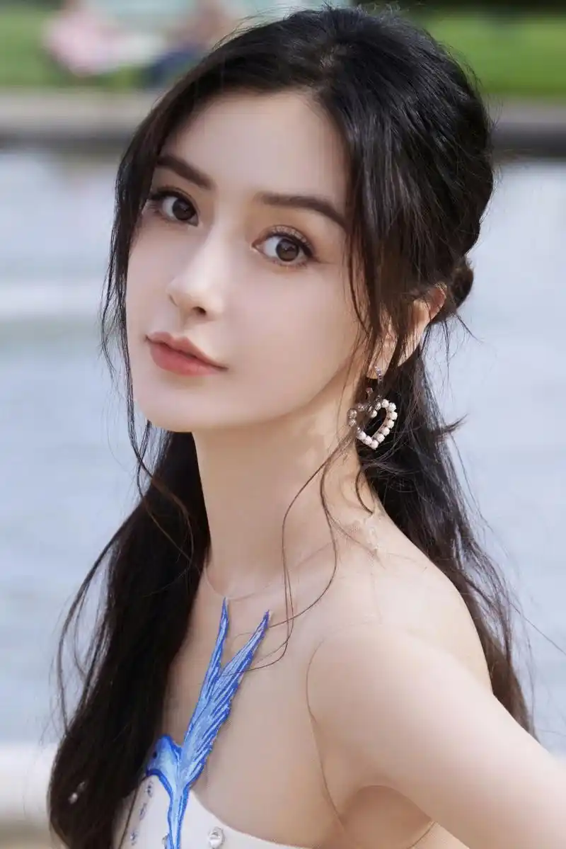 杨颖angelababy,巴黎时装周新中式礼服,最美中国风. #美女# #娱乐最前
