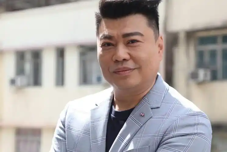 梅小惠阮兆祥贴脸合影不避嫌,两人曾合伙买房,男方的女友不介意