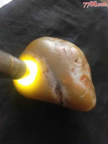 和田玉带皮白玉籽料原石