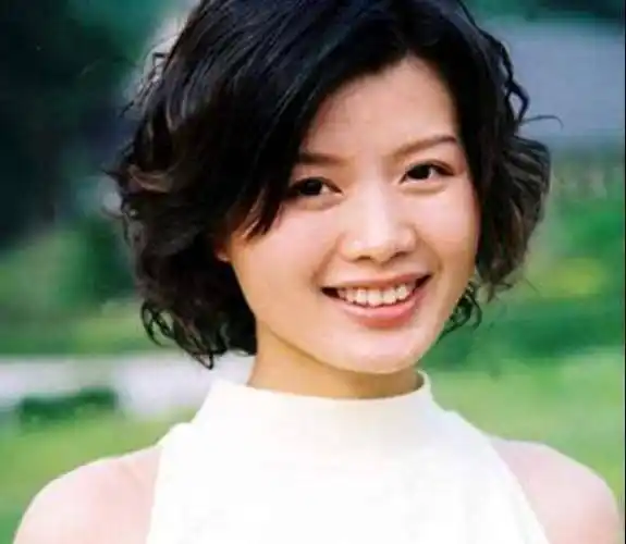 她用21年捧红丈夫,却被人用3个月追走,如今和儿子相依为命_娱乐_程愫