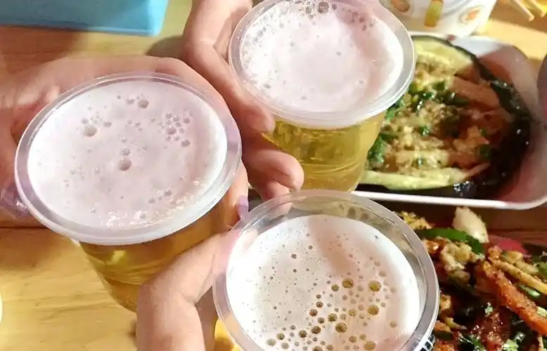 冷风中吃烧烤喝啤酒,这样的感觉太爽!