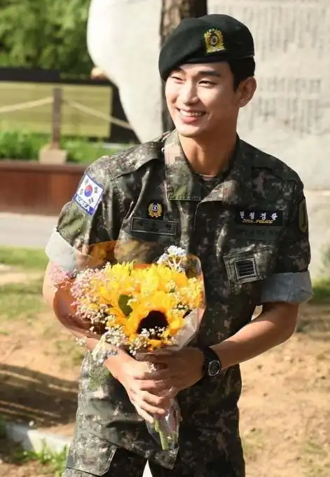 金秀贤入伍军装照