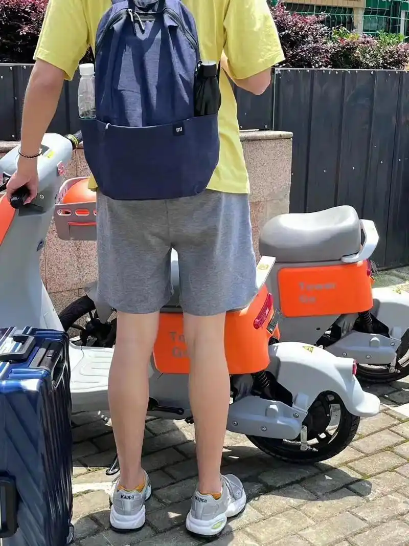 为什么很多男生腿比女生直?