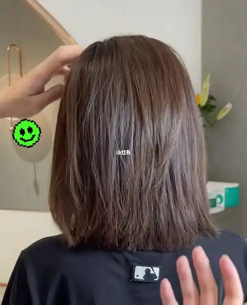 最佳头发长度 155cm以下最佳:齐肩短发娇小的女孩子不适合长发会显得