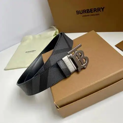 送了男友一条超级耐看的巴宝莉男士皮带