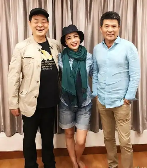 62岁孙淳一生无儿女花60万克隆爱狗妻子曾是女神后因病发福