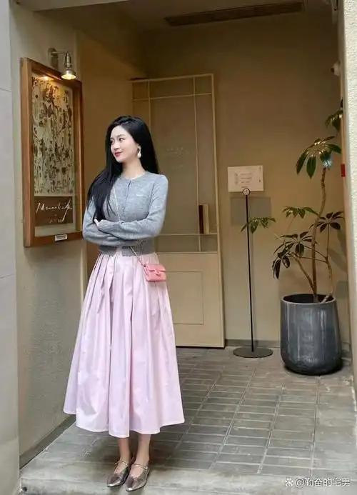 灰色配粉色,温柔又高级