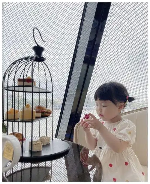 丸子妹拍视频常吃高盐高糖食物影响发育网友吐槽其沦为赚钱工具