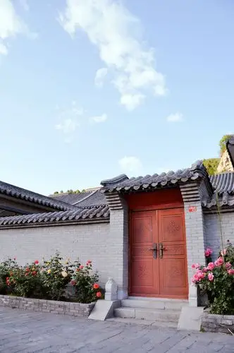 中式古朴的小院的大门