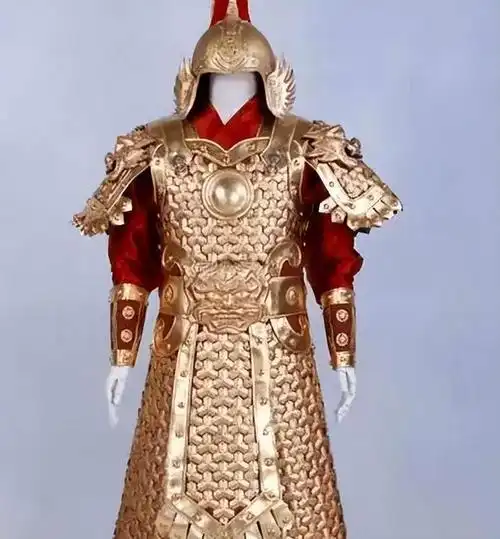 在艺术作品中,古代武将们身着的一身盔甲,有很多种颜色,有高贵的金色