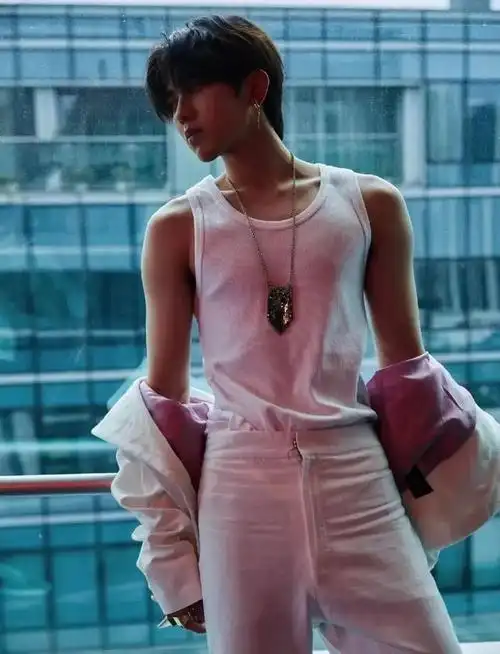 蔡徐坤这肌肉,是练出来的还是瘦出来的?