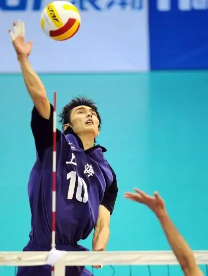 图文男子排球上海击败解放军夺冠方颖超扣球