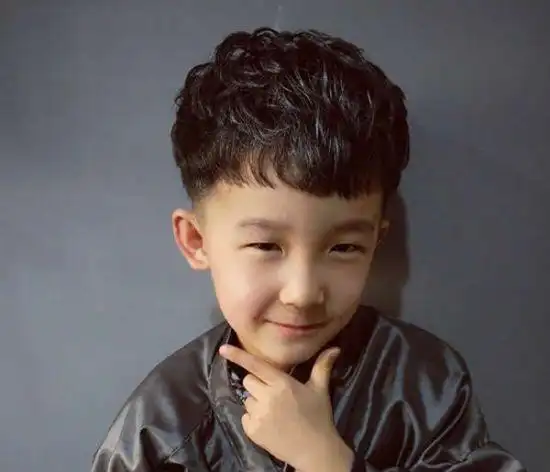 个性新潮男童发型 小男孩时尚的短发造型图片赚足回头率 - 儿童发型
