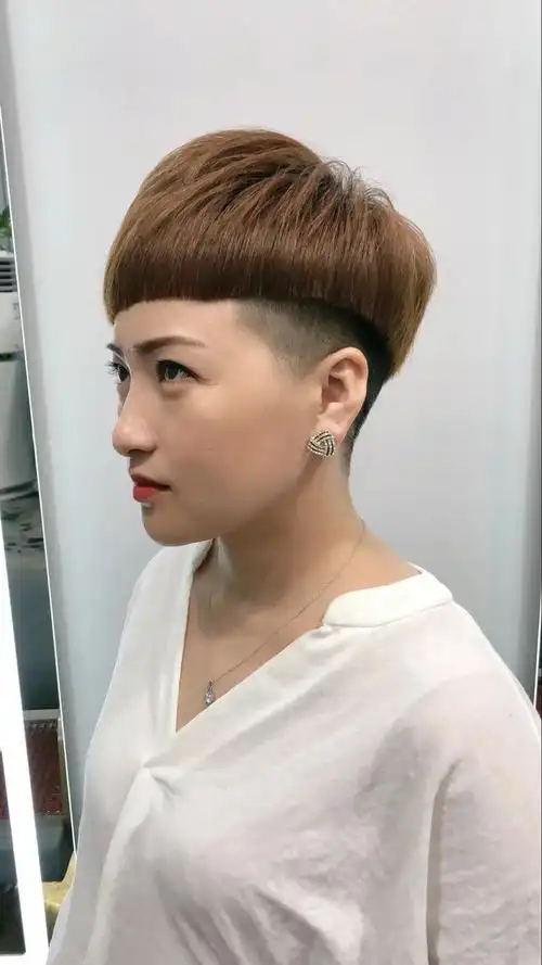 女士短发别乱剪,我推荐这4种,剪完让你大不一样|发型|刘海|碎发|露耳