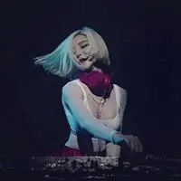 摇滚小姐姐的图片头像_微信头像图片大全