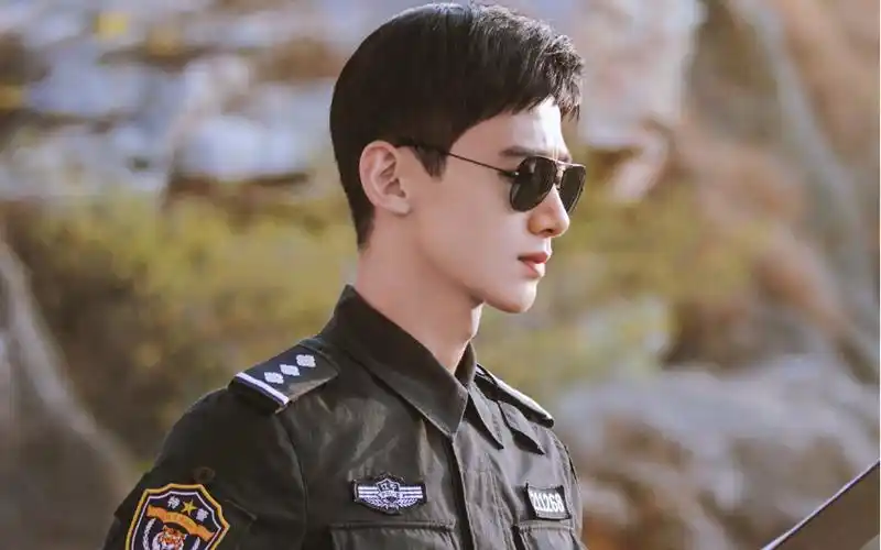 白敬亭邢克垒playwithfire邢队自带踩点