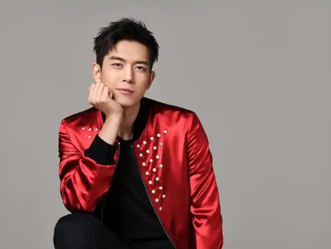 李现寸头##李现穿红衣服好帅##与ta们一起 为热爱代言