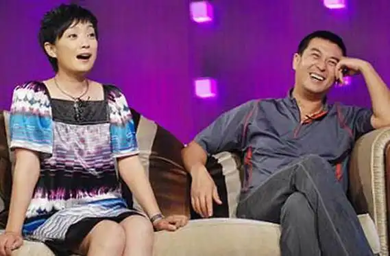 揭秘王海燕第一个老公是谁 现任老公张嘉译成女儿奴