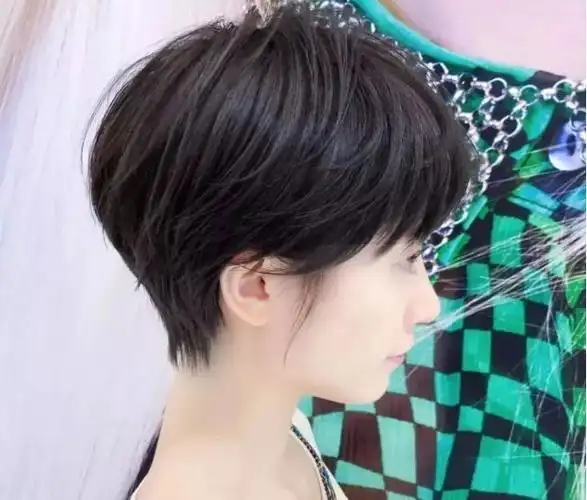 粗硬沙发,试试这种短发