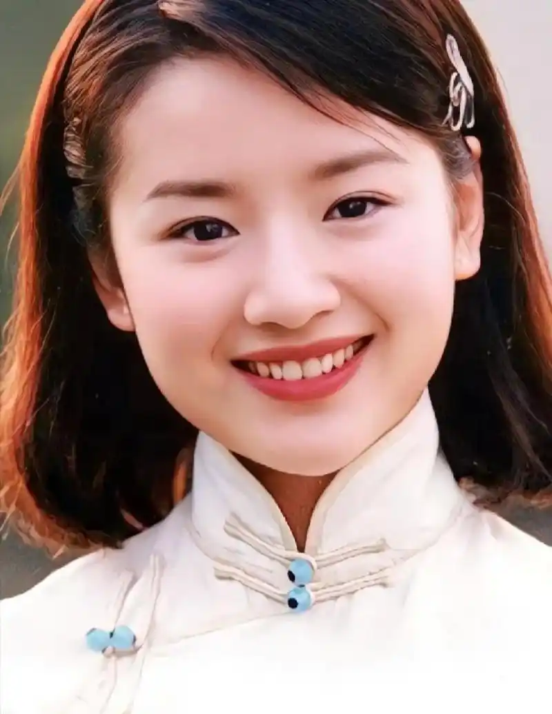 年轻时的董洁是多少人心中的"白月光"啊.