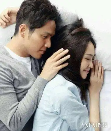 分享钟汉良与唐嫣的照片两人遭观众怀疑在恋爱中