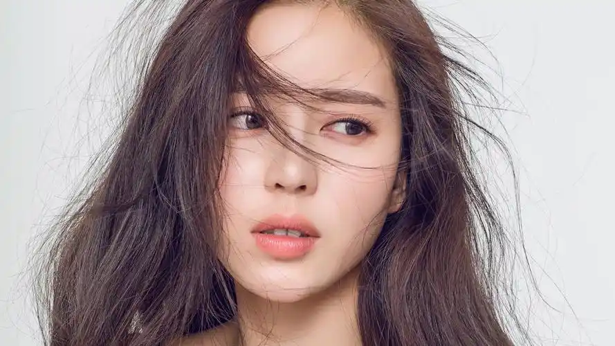 温心大头照明星壁纸