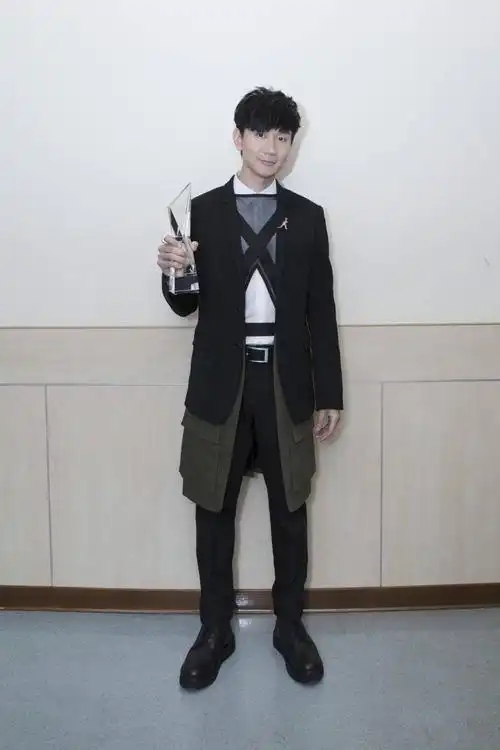 林俊杰去ktv唱一千年以后,未被人认出还被大爷夸比原唱还好听