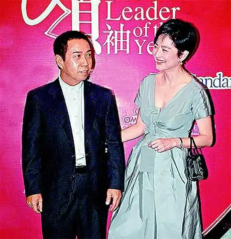 从一个普通富商摇身成为身价两百亿的超级富商,他首先要感谢的人是