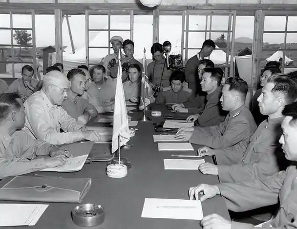 军衔就是上将,也就意味着在军队体系中,肩膀扛上三颗"金星"就算是达到