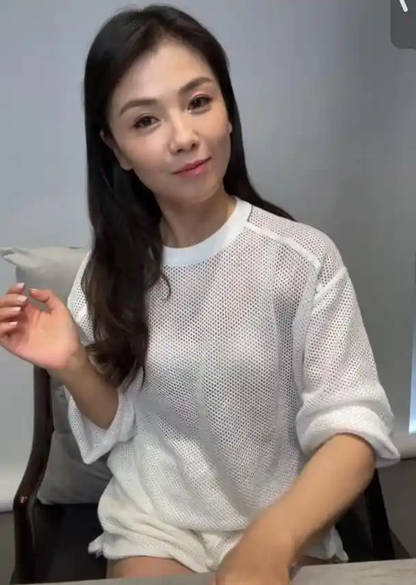 知名演员刘涛面容大变如姨妈,脸色蜡黄憔悴,撞脸汪峰前妻葛荟婕