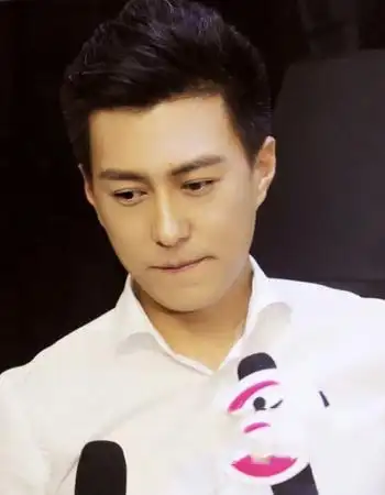 国字脸男生发型一新晋男神靳东一出场气场是不是超强的,为了出演