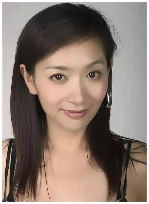 不晓得你们有没有看过她和王为念一起主持的节目《大王小王》,简直就