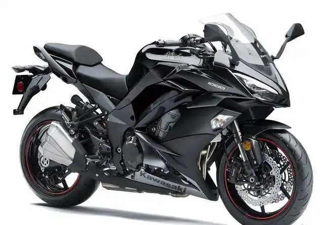 旅行与运动合二为一 川崎ninja1000摩托车