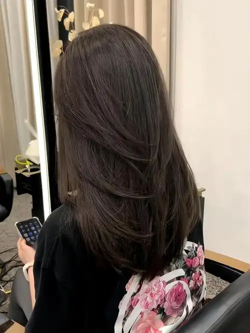 层次感中长发女生必看不翻车剪发发型