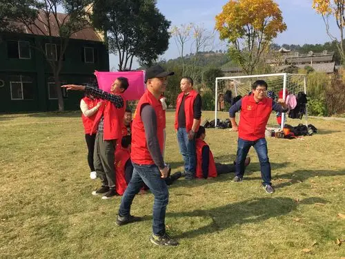 战狼队队形创意展示!